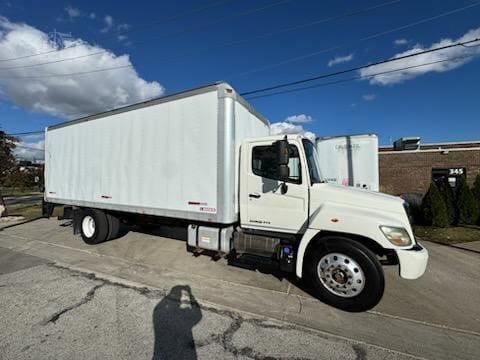 2011 HINO 268 24 FT BOX TRUCK