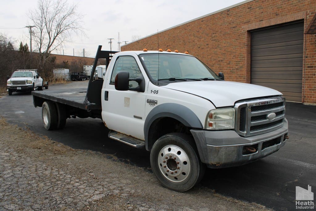 2005 FORD F550 XLT SD FLATBED TRUCK